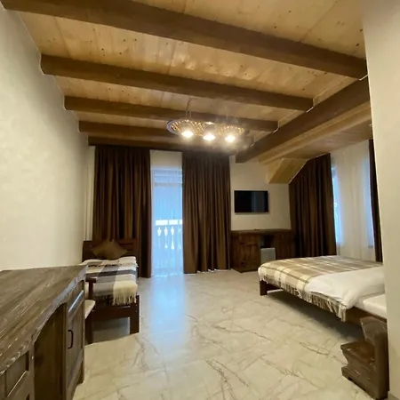 Knyazhyj Dvir * ヤレムチャ