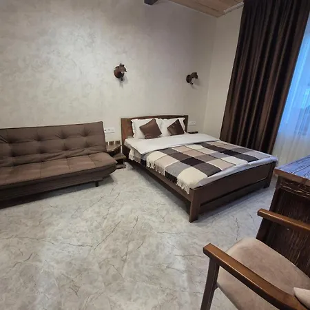 Knyazhyj Dvir Otel *