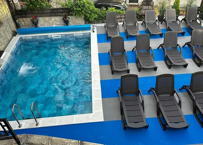 Knyazhyj Dvir Otel *