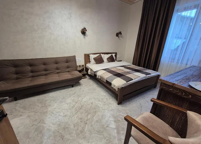 Knyazhyj Dvir Otel *